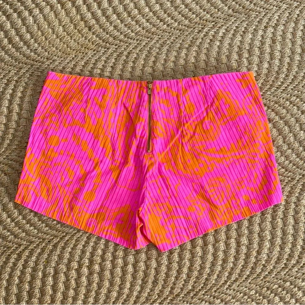 Lilly Pulitzer Neon Pink Orange Shorts Size 4 Woman’s 3” inseam Scallop Edge